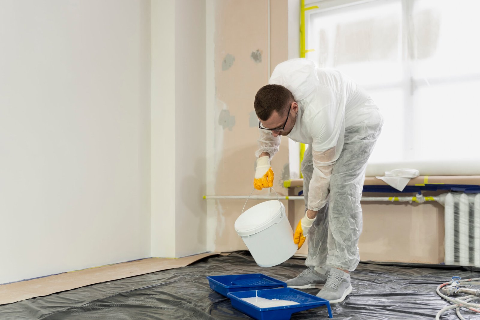 full-shot-man-pouring-paint